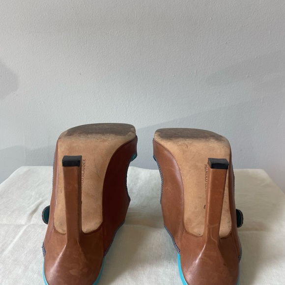 Y2K Manolo Blahnik Tan and Blue Buckle Flip Flop Heeled Sandals